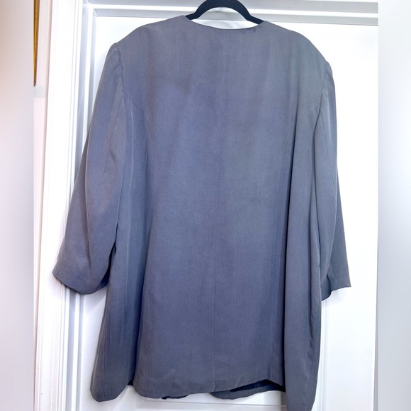 Vintage Signatures 💯Silk Blazer w/ Button Closure
and Shoulder Pads - Picture 5 of 6